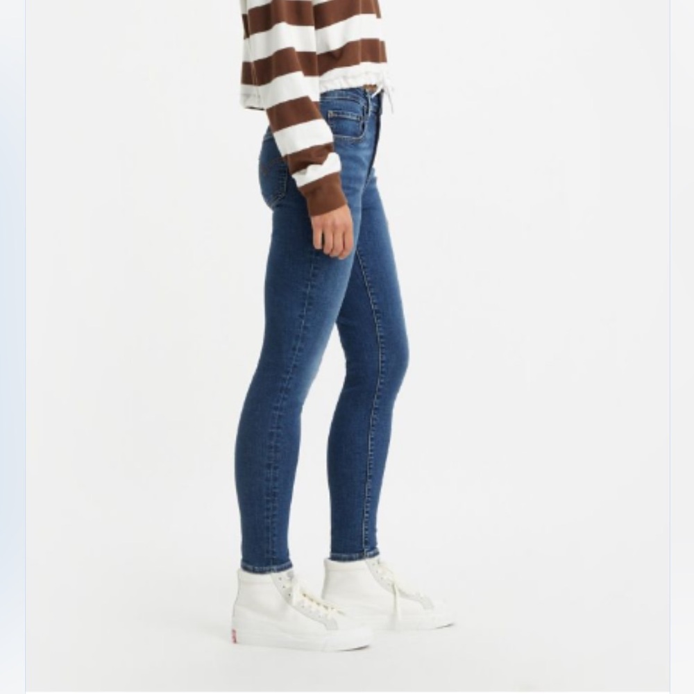 Levi's - 721 High Rise Skinny Women's Jeans in Blue Wave Dark Wash - Like New